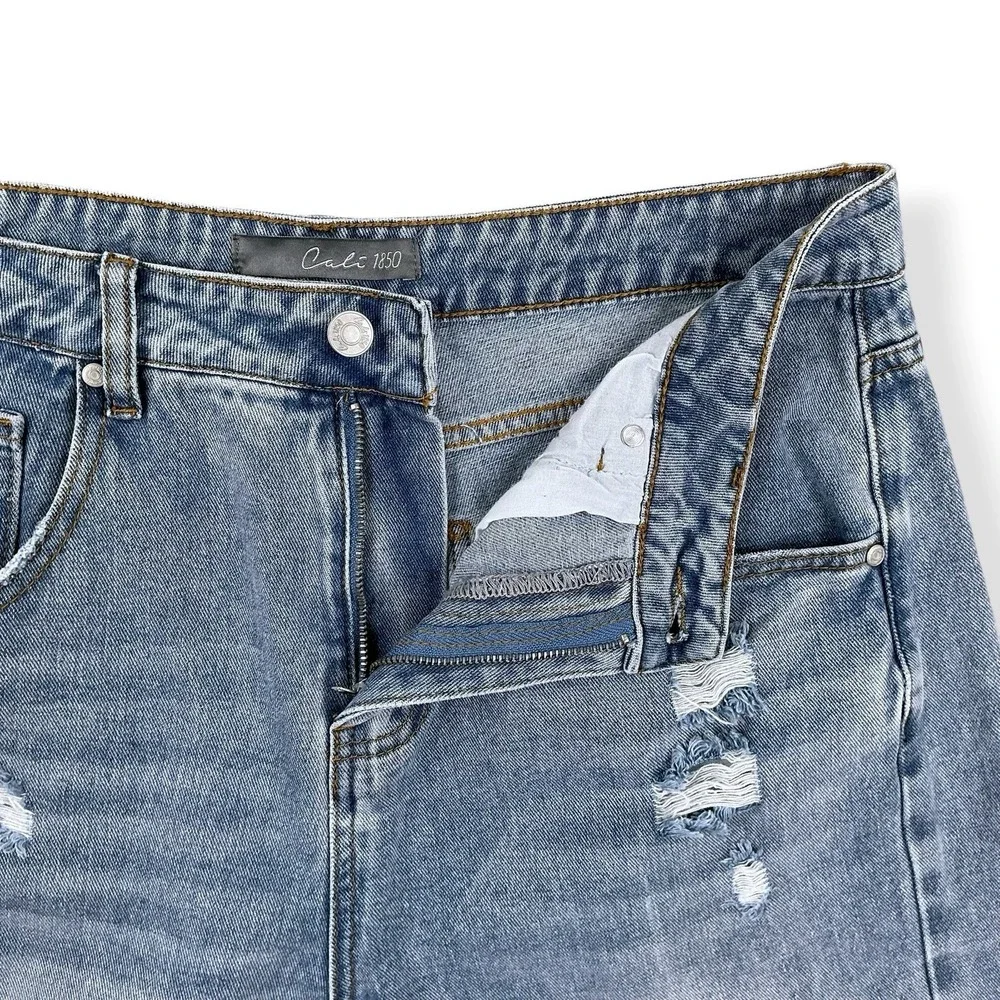 Cali 1850 Shorts Women 13/31 (ACTUAL 33x15) Blue Distressed Jorts Denim Baggy